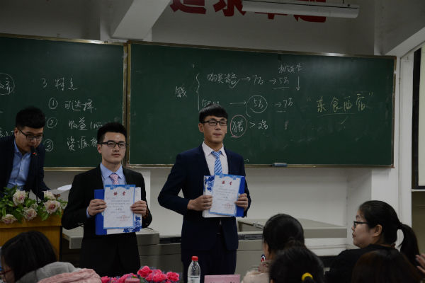 二等奖获得者.JPG 二等奖获得者.JPG