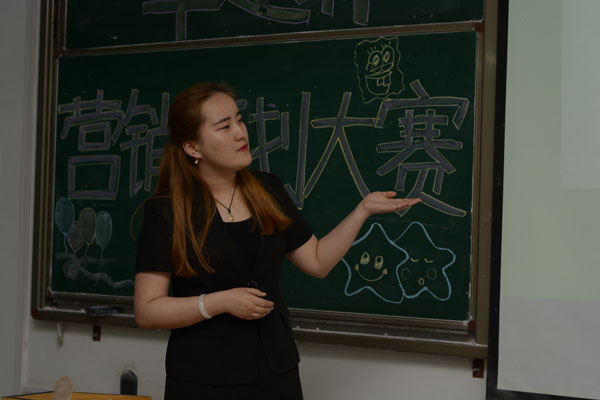 选手们的认真讲解.JPG 选手们的认真讲解.JPG