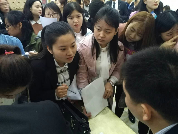 同学们询问企业就职问题.jpg 同学们询问企业就职问题.jpg