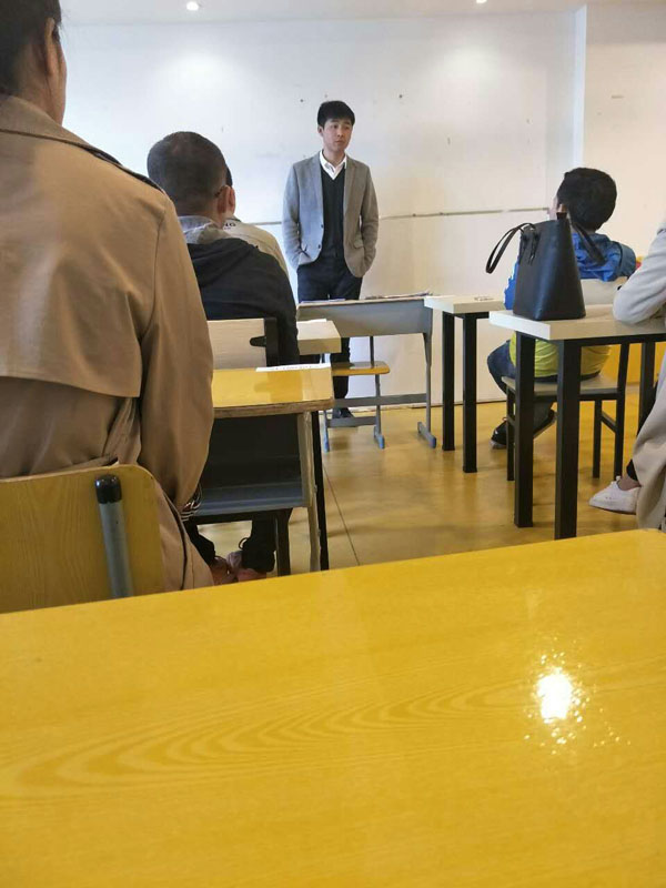 员工参加招聘笔试.jpg