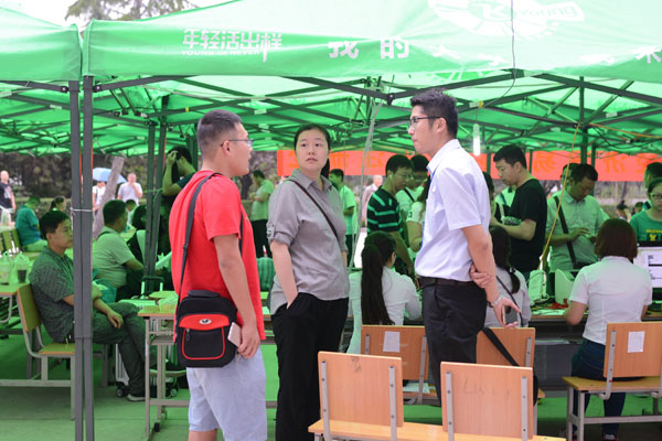 二级公司领导与新生交流.JPG 二级公司领导与新生交流.JPG